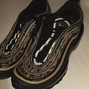 Nike Black and Brown Athletic Shoes with Air Cushioning